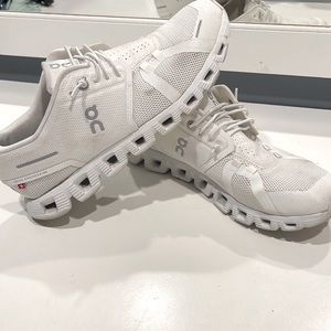 White Oncloud tennis shoes